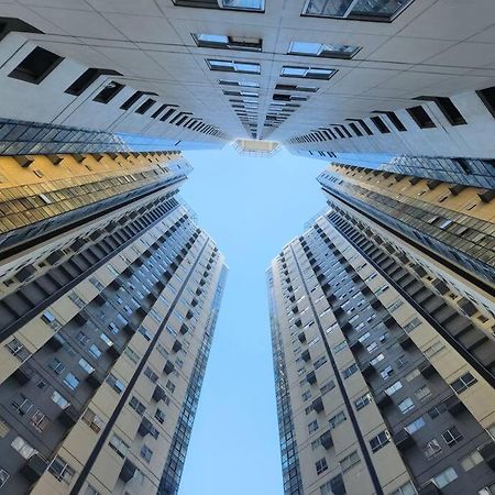 Enjoy Bgc Sunset And Golf Course View 2 Bedroom Loft With 100Mbps Internet Connection มะนิลา ภายนอก รูปภาพ