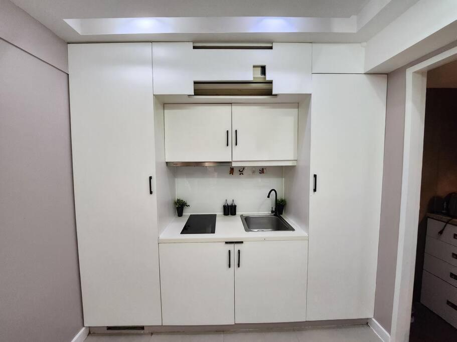 Enjoy Bgc Sunset And Golf Course View 2 Bedroom Loft With 100Mbps Internet Connection มะนิลา ภายนอก รูปภาพ
