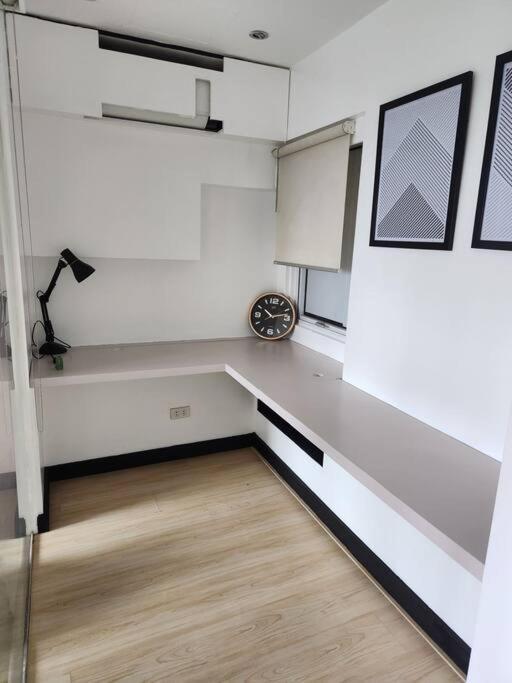 Enjoy Bgc Sunset And Golf Course View 2 Bedroom Loft With 100Mbps Internet Connection มะนิลา ภายนอก รูปภาพ